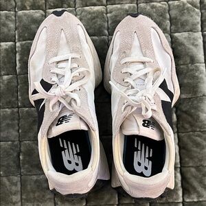 New Balance Women’s 327 Size 6.5 in Sea Salt/White